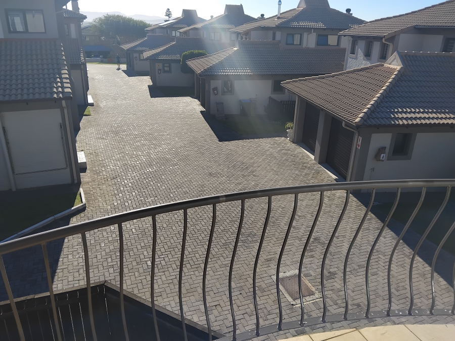 4 Bedroom Property for Sale in Wavecrest Eastern Cape